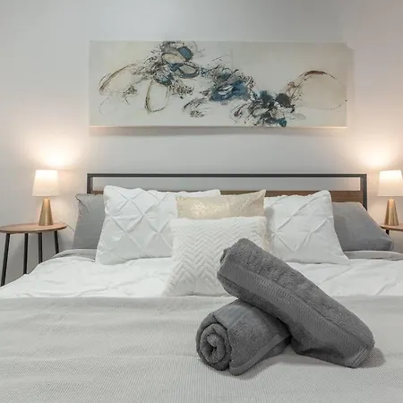 Chic Romantic3Bed Patio Wifi Quiet Retreat Parking Calgary Exterior photo