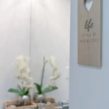 Chic Romantic3Bed Patio Wifi Quiet Retreat Parking Calgary Exterior photo