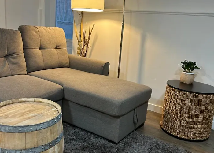 Chic Romantic3Bed Patio Wifi Quiet Retreat Parking