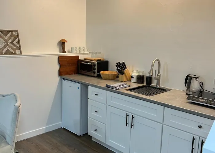 Chic Romantic3Bed Patio Wifi Quiet Retreat Parking