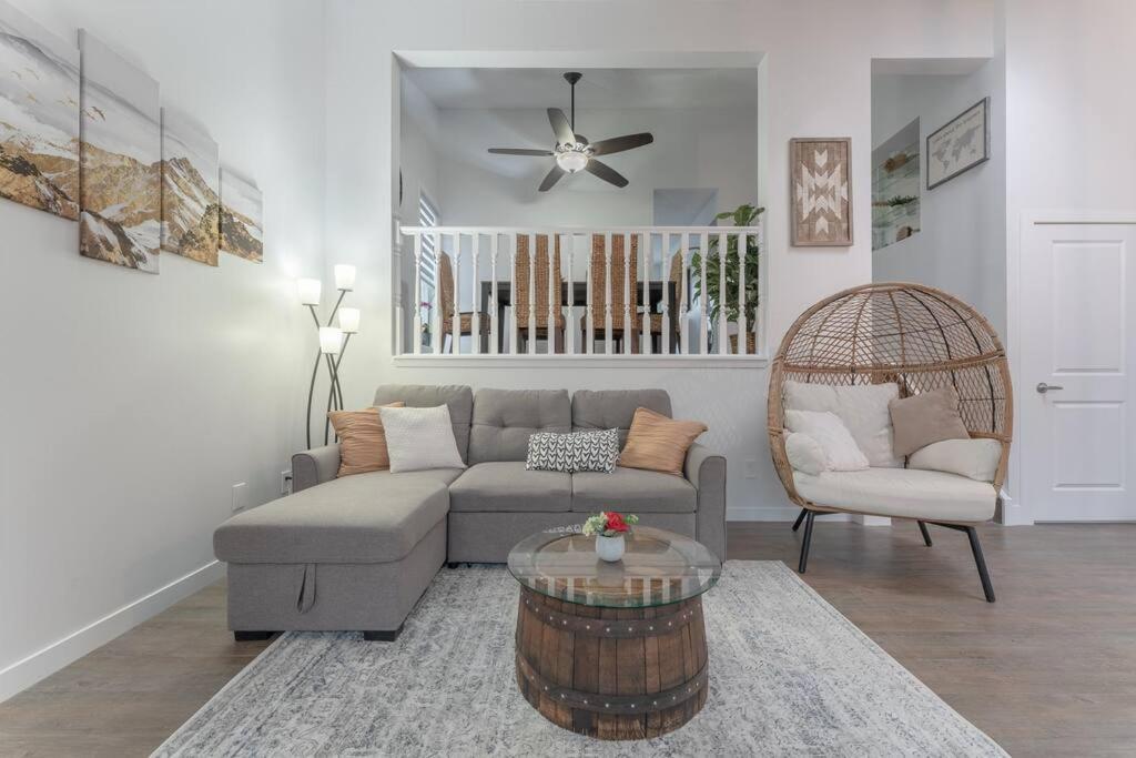 Chic Romantic3bed Patio Wifi Quiet Retreat Parking Calgary